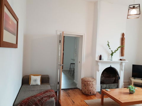 Captain\'s Heritage Cottage - Central Fremantle 2 Bedroom Historic Cottage - Sydneys Hotel 4