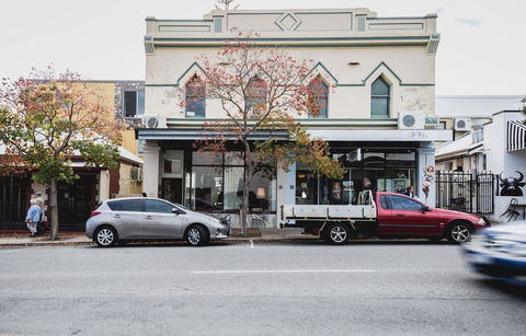 Captain\'s Heritage Cottage - Central Fremantle 2 Bedroom Historic Cottage - Sydneys Hotel 17
