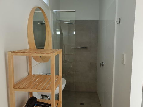 Captain\'s Heritage Cottage - Central Fremantle 2 Bedroom Historic Cottage - Sydneys Hotel 12