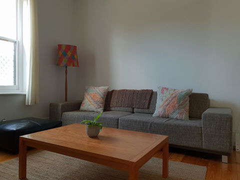 Captain\'s Heritage Cottage - Central Fremantle 2 Bedroom Historic Cottage - Sydneys Hotel 9