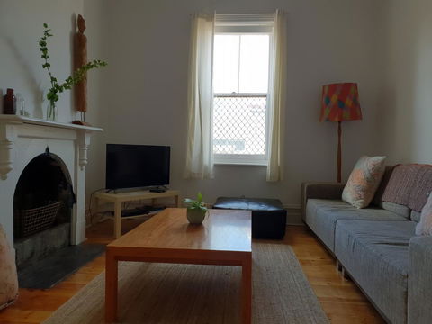 Captain\'s Heritage Cottage - Central Fremantle 2 Bedroom Historic Cottage - Sydneys Hotel 2