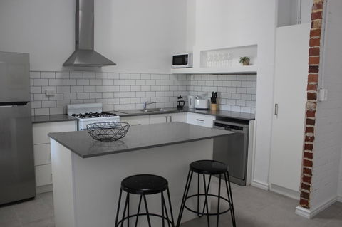 Captain\'s Heritage Cottage - Central Fremantle 2 Bedroom Historic Cottage - Sydneys Hotel 5