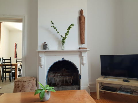 Captain\'s Heritage Cottage - Central Fremantle 2 Bedroom Historic Cottage - Sydneys Hotel 8