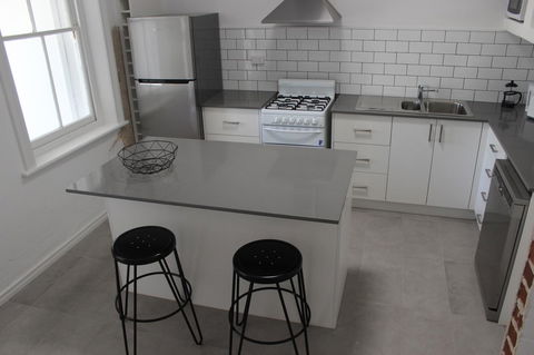 Captain\'s Heritage Cottage - Central Fremantle 2 Bedroom Historic Cottage - Sydneys Hotel 13