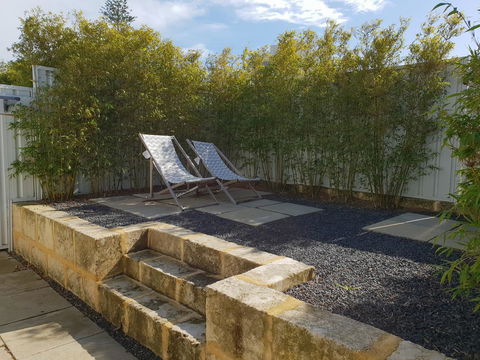 Captain\'s Heritage Cottage - Central Fremantle 2 Bedroom Historic Cottage - Sydneys Hotel 16