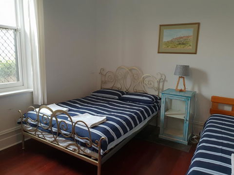 Captain\'s Heritage Cottage - Central Fremantle 2 Bedroom Historic Cottage - Sydneys Hotel 6