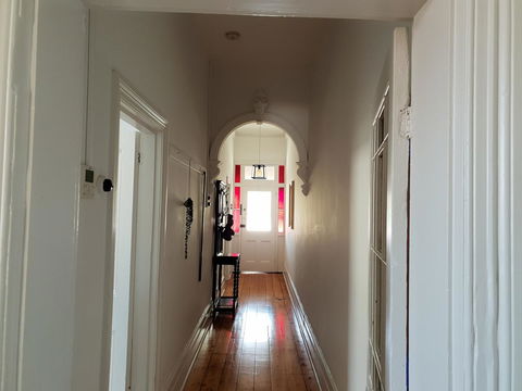 Captain\'s Heritage Cottage - Central Fremantle 2 Bedroom Historic Cottage - Sydneys Hotel 7