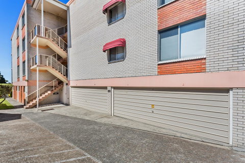 Laman Lodge, Unit 2, 15 Laman Street - Sydneys Hotel 14