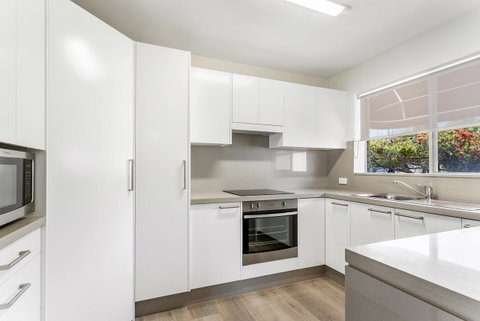 Laman Lodge, Unit 2, 15 Laman Street - Sydneys Hotel 7