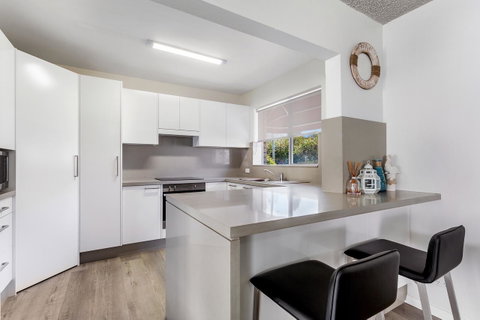 Laman Lodge, Unit 2, 15 Laman Street - Sydneys Hotel 6