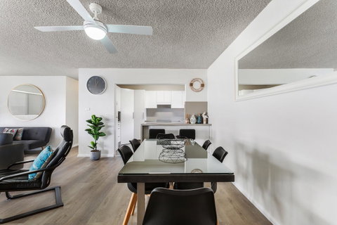 Laman Lodge, Unit 2, 15 Laman Street - Sydneys Hotel 5