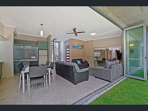 Crescent Head Spa Villa - Sydneys Hotel 9