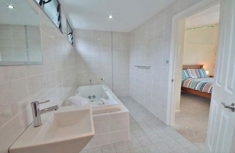 Crescent Head Spa Villa - Sydneys Hotel 14
