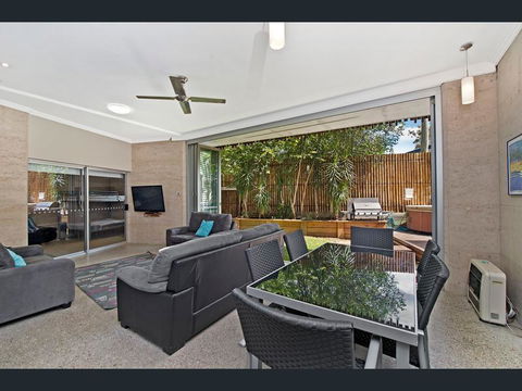 Crescent Head Spa Villa - Sydneys Hotel 12