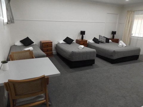 Ben Chifley Motor Inn - Sydneys Hotel 8