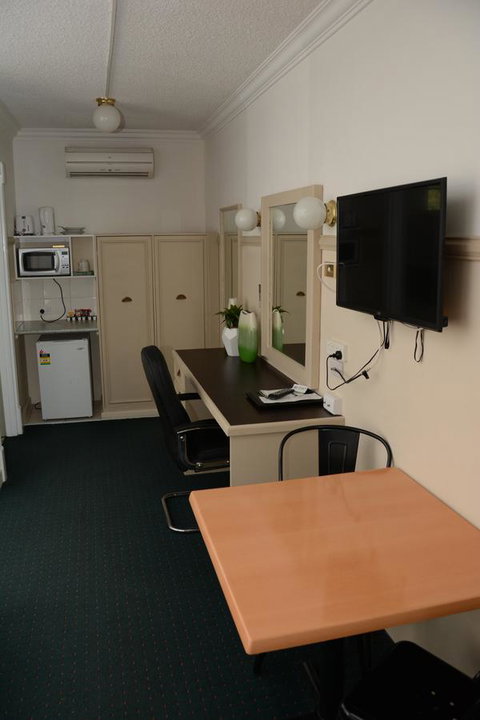 Ben Chifley Motor Inn - Sydneys Hotel 17