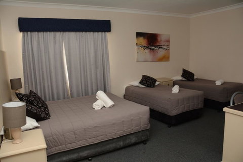 Ben Chifley Motor Inn - Sydneys Hotel 16