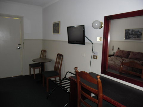 Ben Chifley Motor Inn - Sydneys Hotel 41