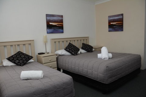 Ben Chifley Motor Inn - Sydneys Hotel 13