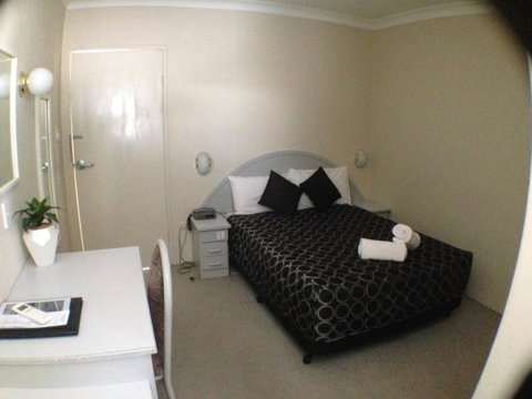 Ben Chifley Motor Inn - Sydneys Hotel 30