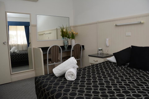 Ben Chifley Motor Inn - Sydneys Hotel 18
