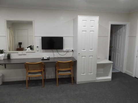 Ben Chifley Motor Inn - Sydneys Hotel 6