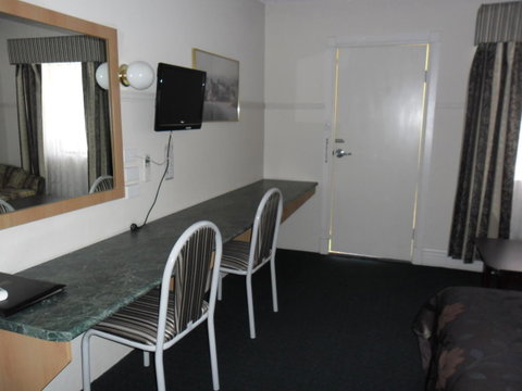 Ben Chifley Motor Inn - Sydneys Hotel 40