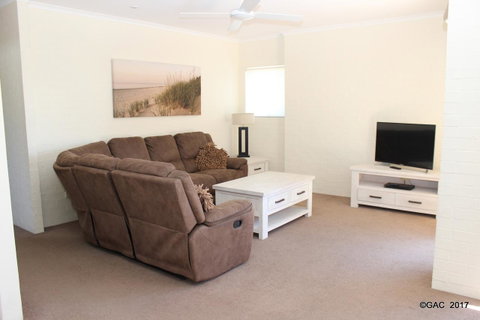 Mollymook Cove Apartments - Sydneys Hotel 9