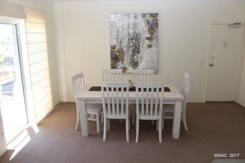Mollymook Cove Apartments - Sydneys Hotel 13
