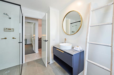 The Lord Byron - Sydneys Hotel 17