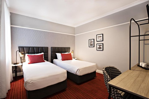 No 9 Springfield - Sydneys Hotel 23