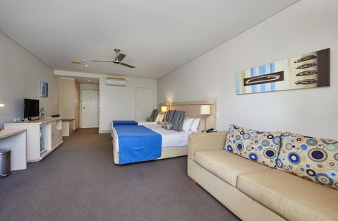Waves Byron Bay - Sydneys Hotel 24