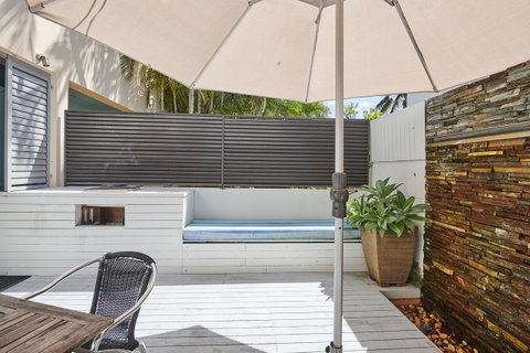 Waves Byron Bay - Sydneys Hotel 37