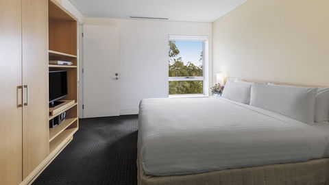 Oaks Cypress Lakes Resort - Sydneys Hotel 12