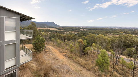 Oaks Cypress Lakes Resort - Sydneys Hotel 1