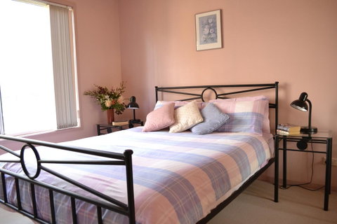 Bundle Hill Cottages - Sydneys Hotel 28