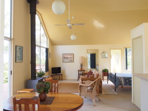 Bundle Hill Cottages - Sydneys Hotel 6