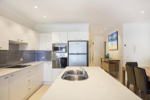 Beachfront 2 - Sydneys Hotel 10