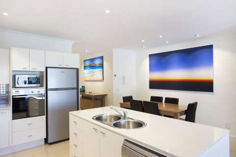 Beachfront 2 - Sydneys Hotel 7