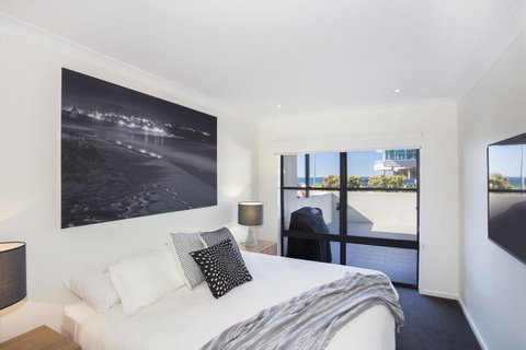 Beachfront 2 - Sydneys Hotel 12