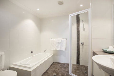 Beachfront 2 - Sydneys Hotel 14