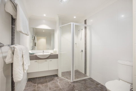 Beachfront 2 - Sydneys Hotel 18