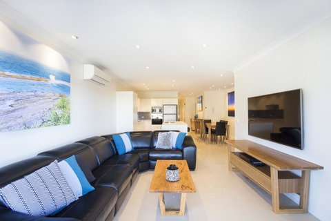 Beachfront 2 - Sydneys Hotel 9