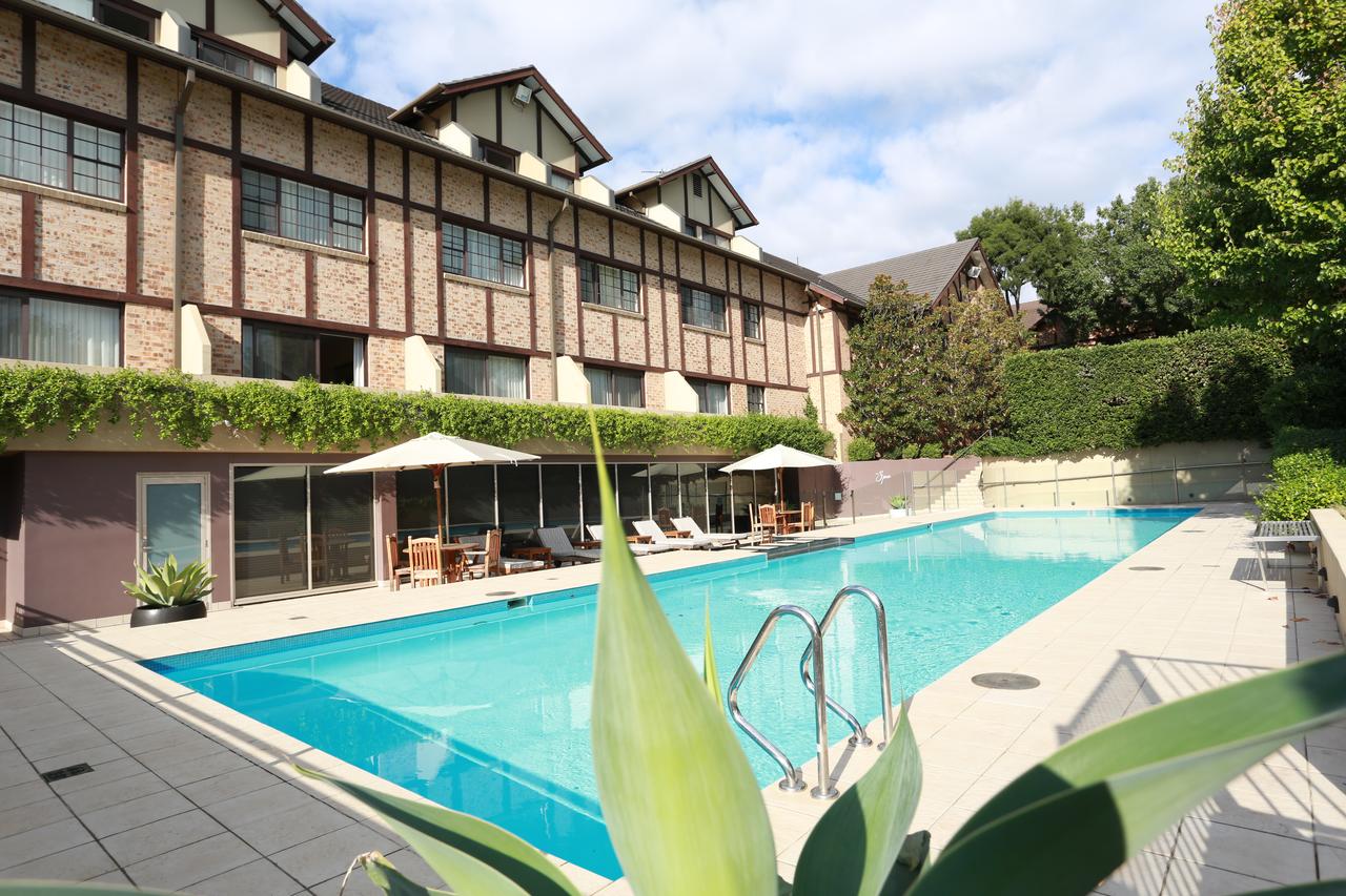 Sydneys Hotel