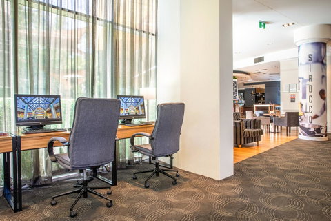 Holiday Inn Sydney Potts Point - Sydneys Hotel 11