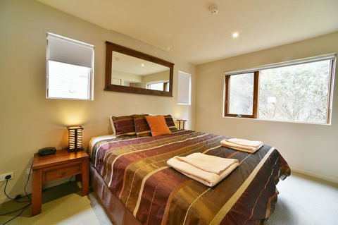 Snowstream 4 - Sydneys Hotel 10