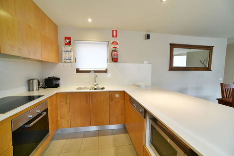 Snowstream 4 - Sydneys Hotel 5