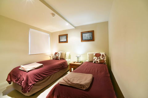 Snowstream 4 - Sydneys Hotel 1