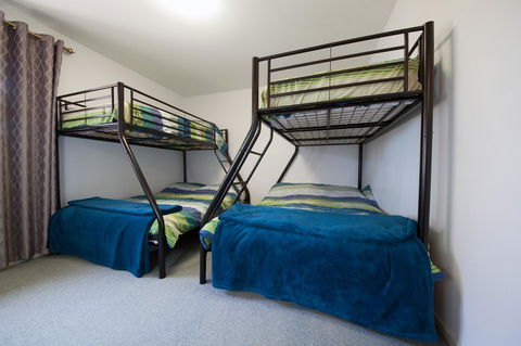 Condo 105 @ Horizons Golf Resort - Salamander Bay NSW - Sydneys Hotel 10