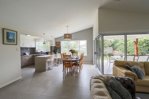 Armidale Cottage - House 2 - Sydneys Hotel 16